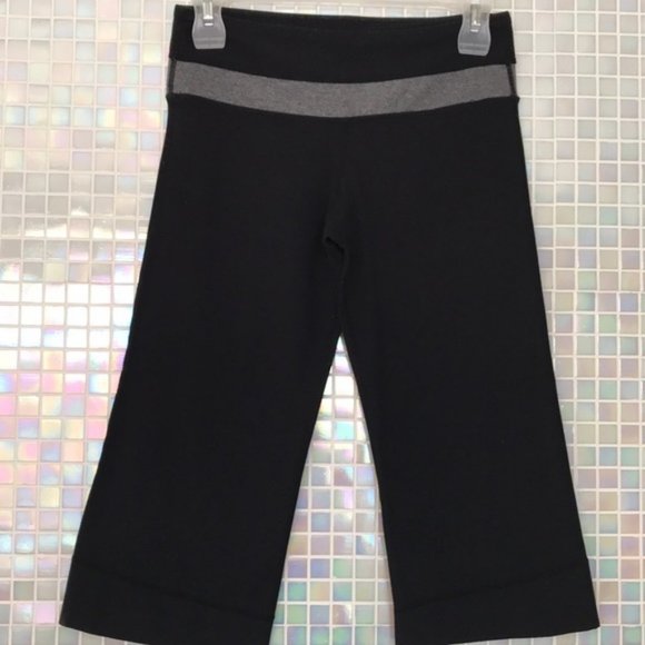 Lululemon Groove Crops/Clam Diggers Black Size 4 - Picture 1 of 7
